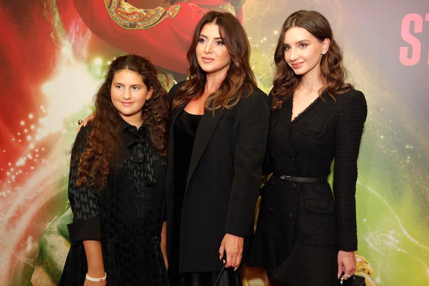 Дочь Маргарита, Жасмин и ее невестка Ева