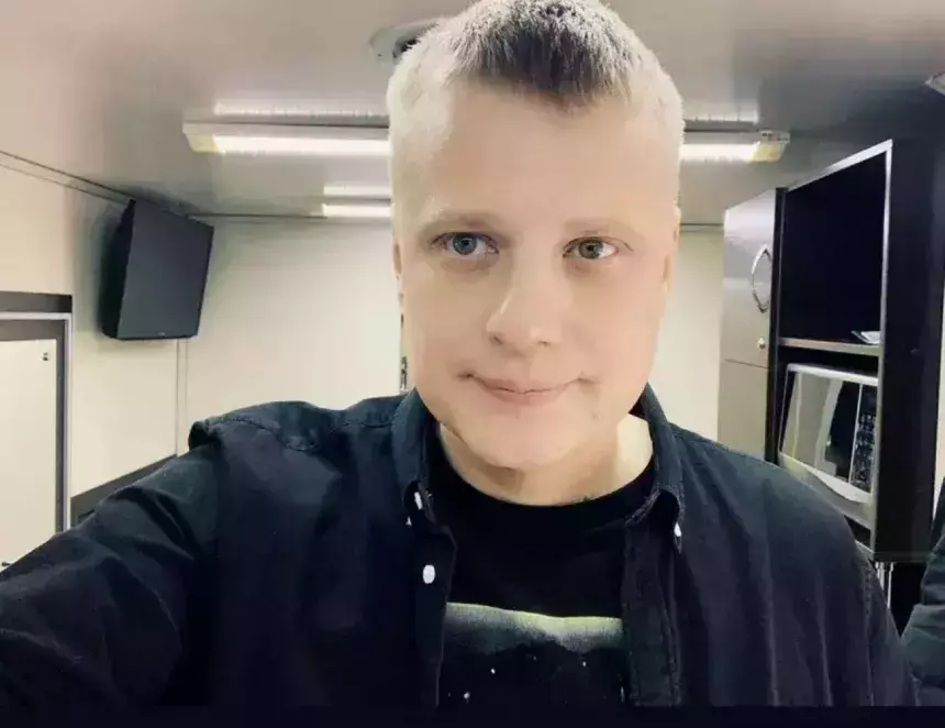 «Там просто очень сильно тяжело»: лишенный гражданства РФ Слава Комиссаренко о жизни в Турции