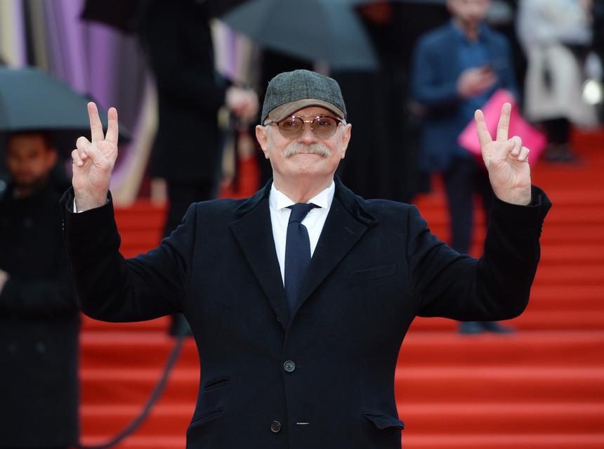 Дети, 13 внуков и трое правнуков: жена Никиты Михалкова поделилась фото с его юбилея