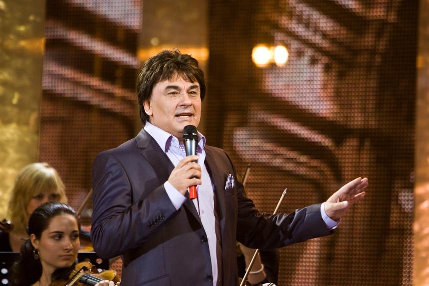 «Мог заплатить»: продюсер рассказал об участии Александра Серова в карьере дочки