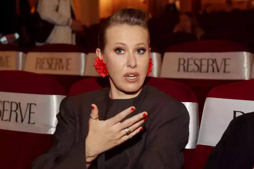 «С портретами бывших»: Ксения Собчак задумалась о следующем свадебном платье