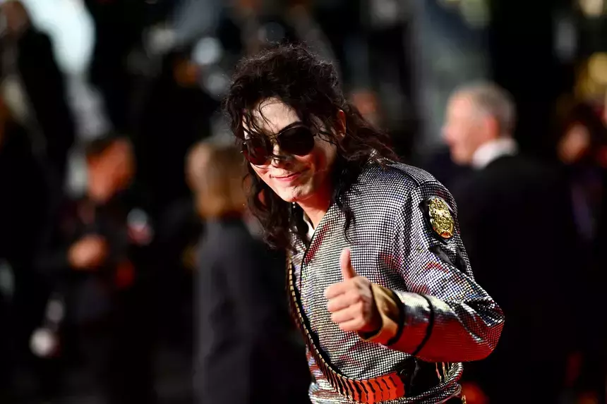 Могут потребовать выплатить компенсацию в размере 788 млн: семья Майкла Джексона оказалась на грани нищеты