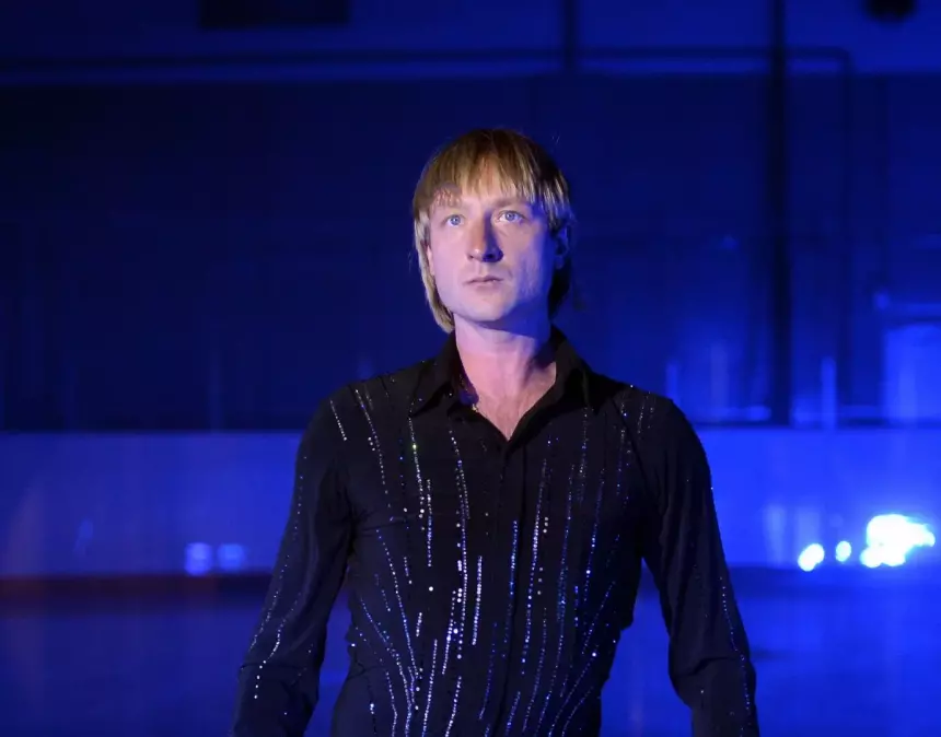 Ледовое шоу и гигантский торт в форме трона: как Евгений Плющенко отметил 43-летие в Петербурге