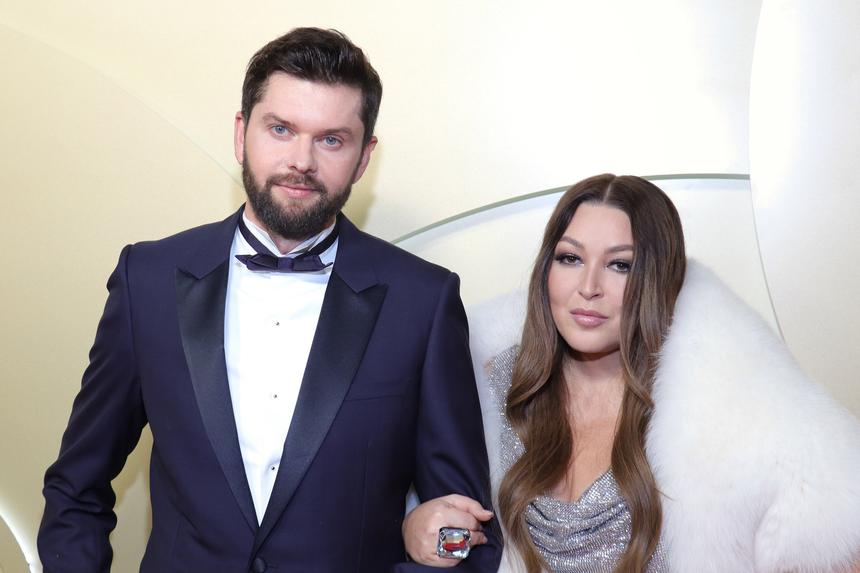 Зарабатывает в разы меньше: раскрыты доходы нового избранника Ирины Дубцовой