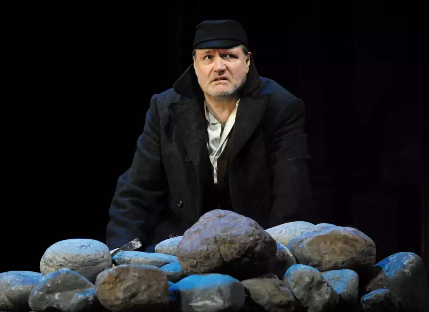 Переносилась из-за многочисленных противопоказаний: Владимиру Симонову нужна была срочная операция