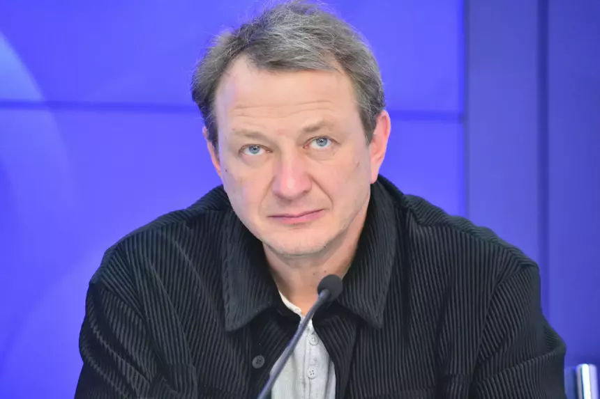 «Видимо, наверху настал его момент»: Башаров назвал страшной потерей для кино и театра смерть Владимира Симонова