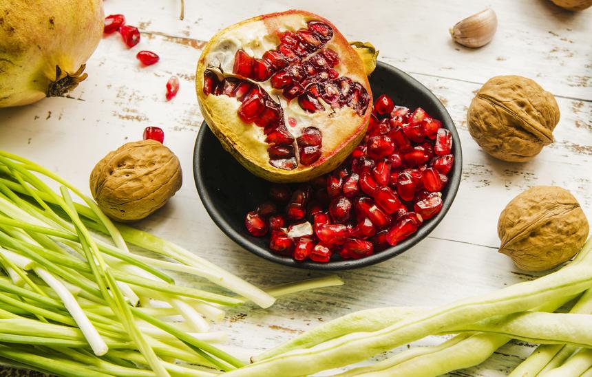 Жительница Новосибирской области умерла, пока лечилась от рака орехами и гранатовым соком