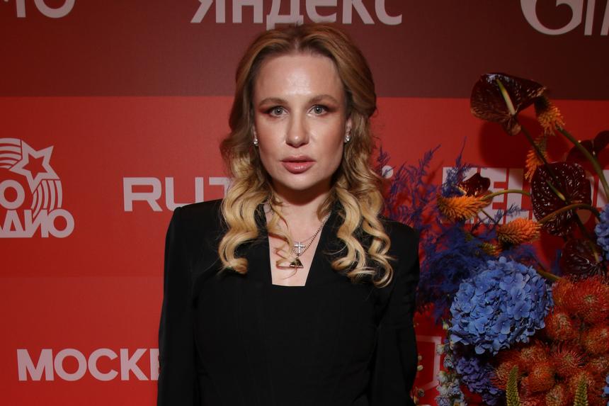 «Молодые родители против публичности»: ставшая бабушкой Гай Германика заявила, что ее 17-летняя дочь вышла замуж