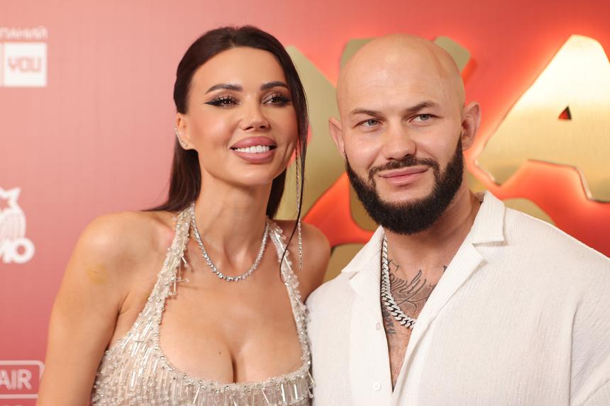 «И это я еще не развелась!»: Оксана Самойлова заставляет Джигана ревновать после расставания