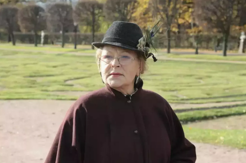 «Наскребут денег»: Раиса Рязанова возмутилась, что мюзиклу присвоили название фильма «Москва слезам не верит»