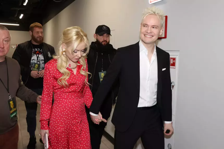 «Из свадебной коллекции»: сколько стоят обручальные кольца певца SHAMAN и Мизулиной