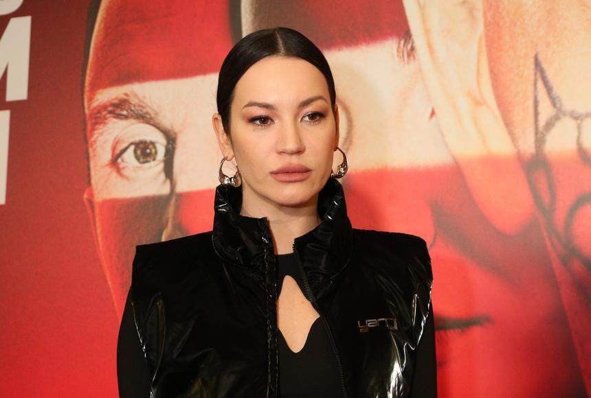 «Извольте не баловать чужую женщину»: неизвестный мужчина подарил Иде Галич бриллиантовые серьги