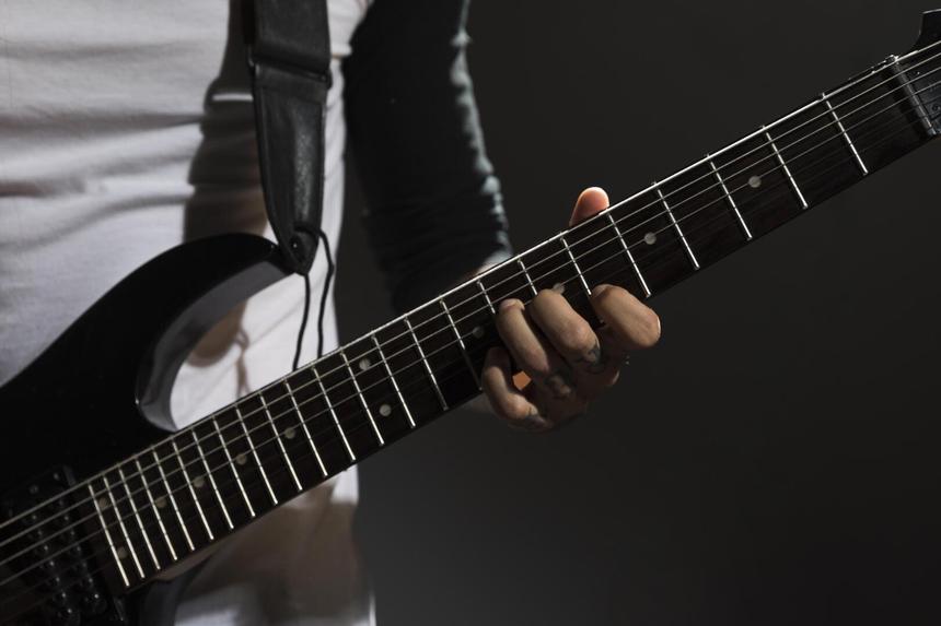 В Таллине отменили концерт известной рок-группы из-за симпатии солиста к России