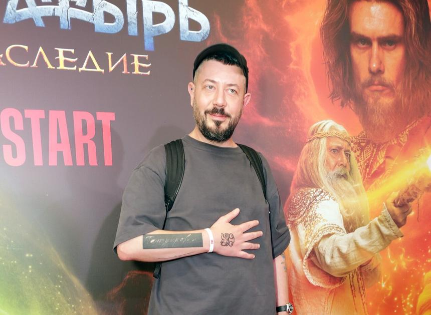 «Только все испортили»: Артемий Лебедев «разнес» обновленный памятник клавиатуре