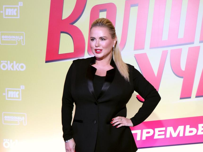 Министр культуры Ольга Любимова вручила медаль певице Анне Семенович