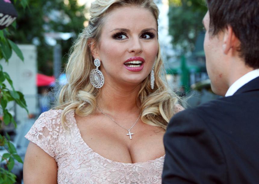 «Осталось понять, что за „ценный опыт“ она передает молодому поколению»: Вика Цыганова — о медали Семенович