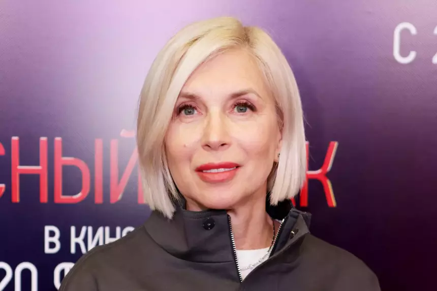 Алена Свиридова заявила, что продала машину и передвигается на метро