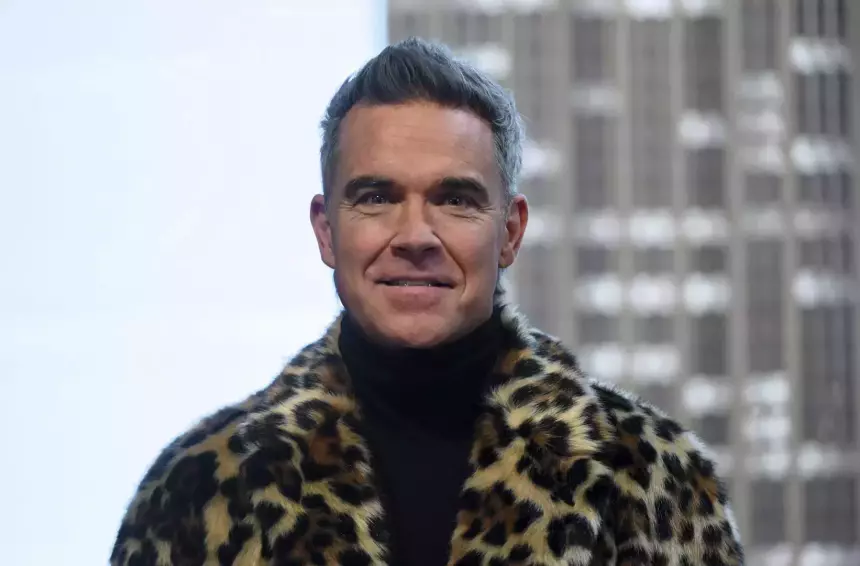 «С каждым днем становится хуже»: Робби Уильямс начал терять зрение