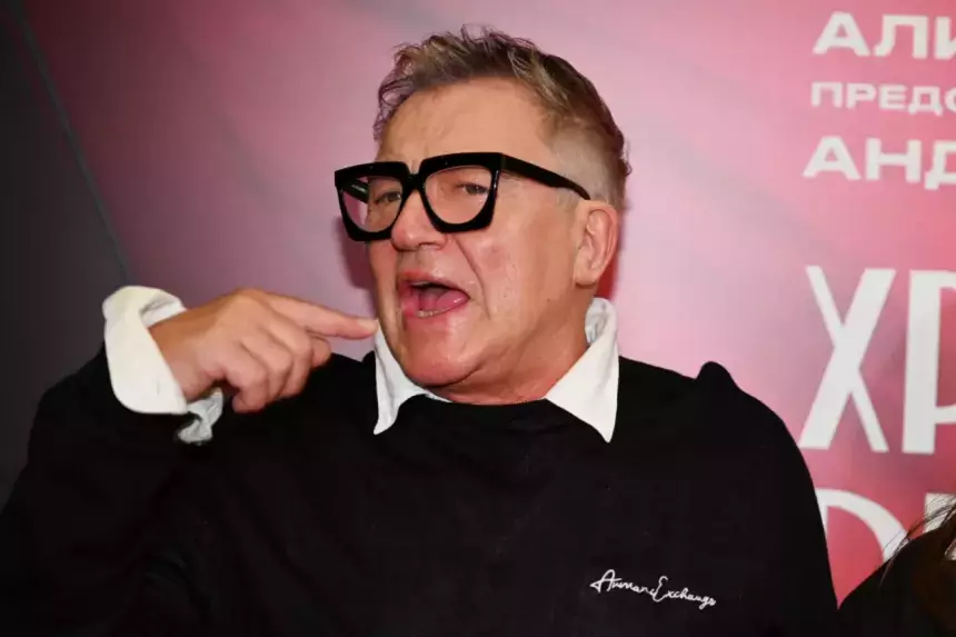 «Ну кто не оказывался застигнутым врасплох?»: Дибров впервые высказался о скандале с расстегнутой ширинкой