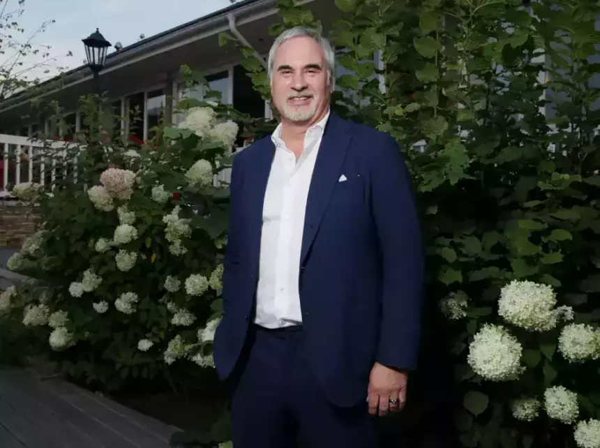 Уехавший из РФ Валерий Меладзе может заработать более 1 млрд рублей за границей