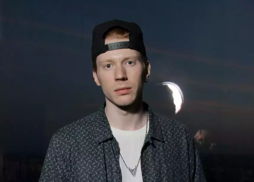 «Сильно скучаю»: оставшийся один в США Никита Пресняков пожаловался на травму руки