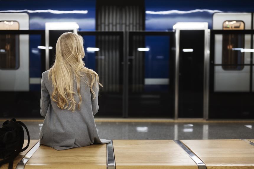 В метро Москвы женщина напала на пассажирку из-за нежелания уступить место