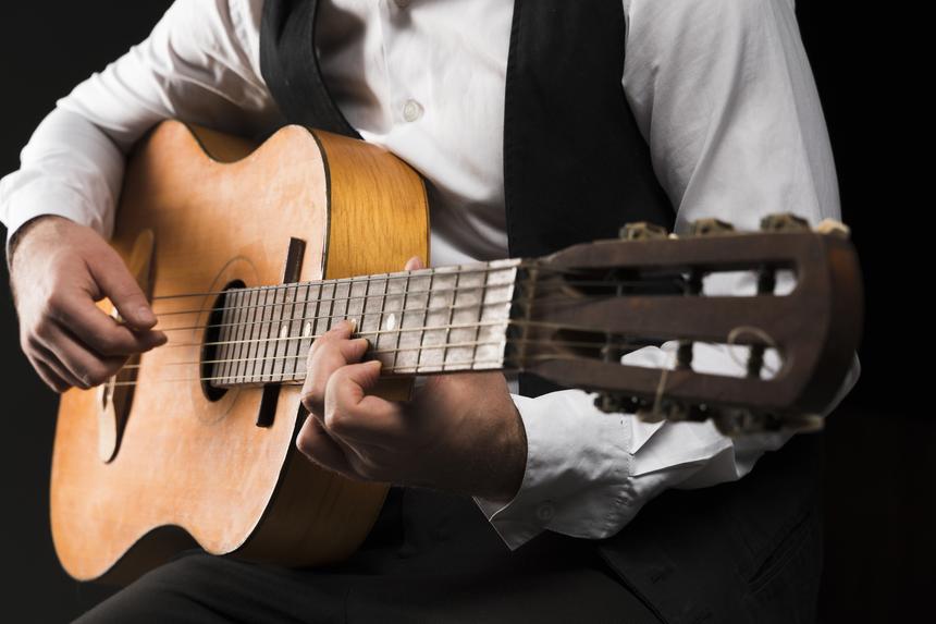 В возрасте 78 лет умер заслуженный деятель искусств РФ, гитарист Владимир Возный