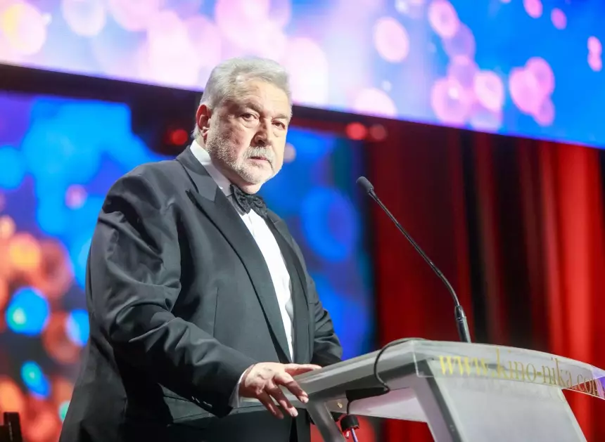 Уехал в США к внукам и вернулся на российское ТВ: куда пропал телеведущий Юлий Гусман