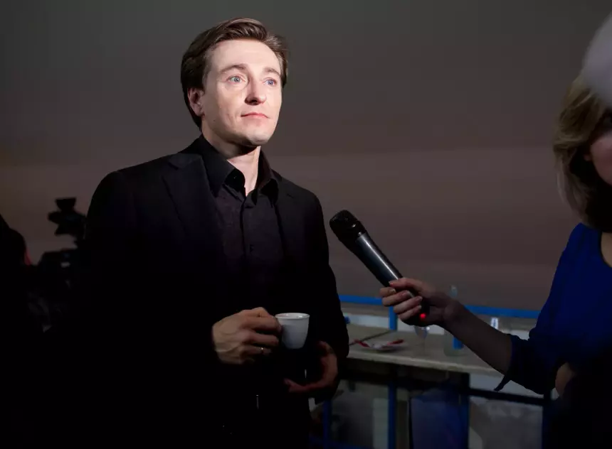 Сергею Безрукову пришлось оправдываться после имитации узбекского акцента