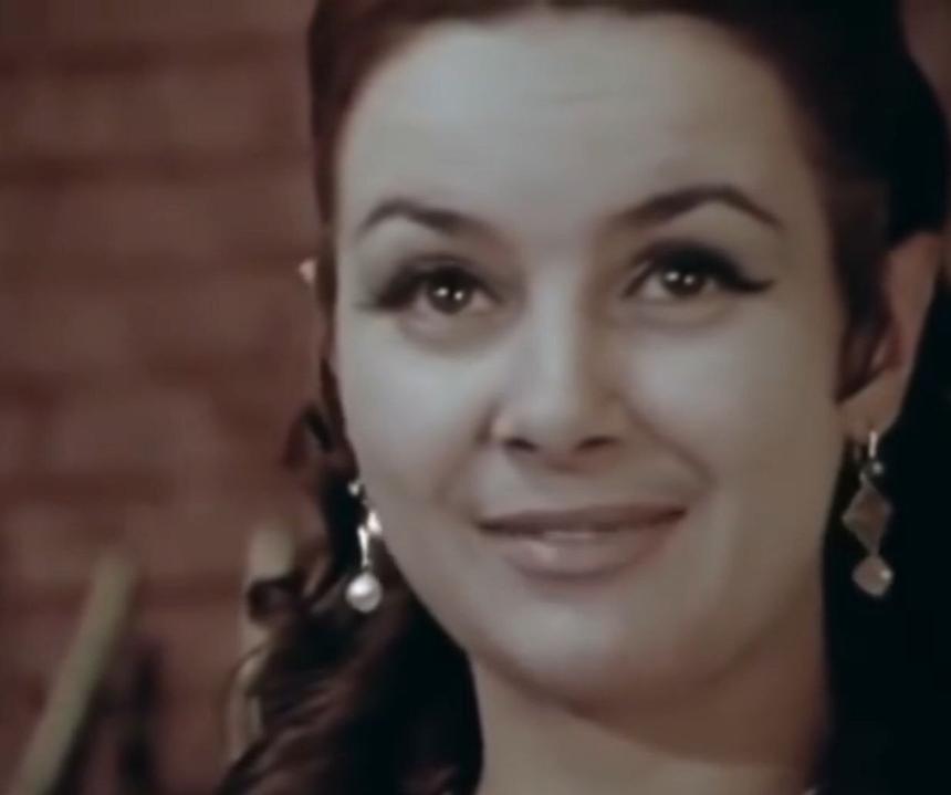 «Она ни от чего не отказывалась»: звезда «Кабачка „13 стульев“» Валентина Шарыкина работала до последнего