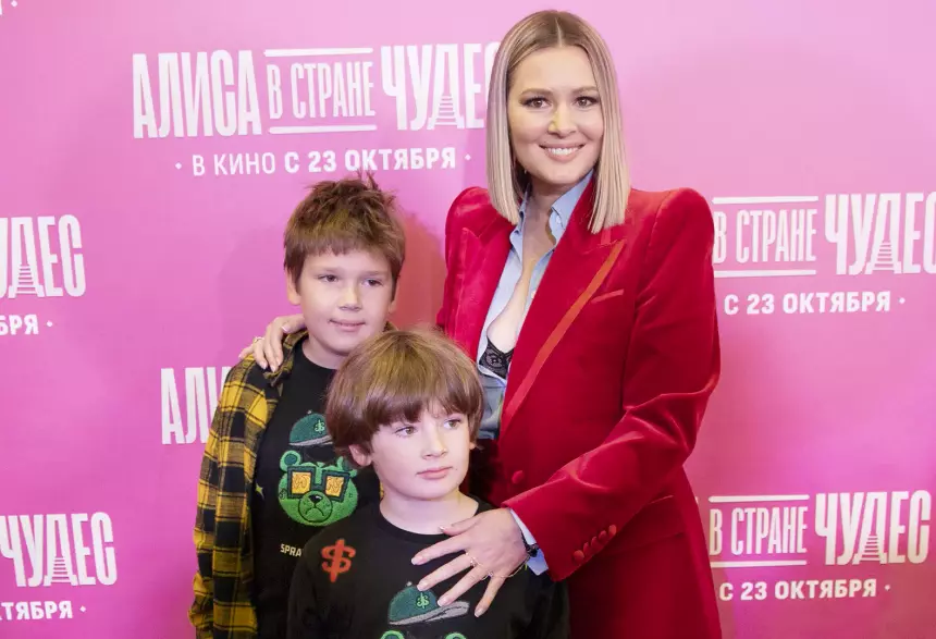 «Поплакать хочется»: Мария Кожевникова рассказала о воспитании четверых детей