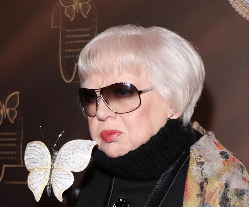 75-летняя актриса Светлана Крючкова появилась на кинопремии в инвалидном кресле