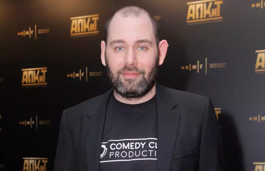 Семен Слепаков* снизил цену на выступления из-за низкого спроса на билеты