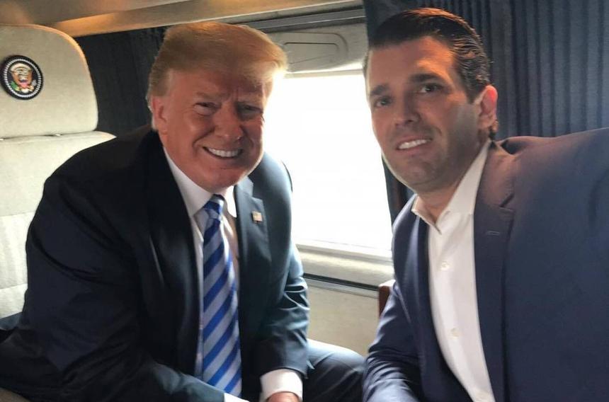 Старший сын президента США Дональда Трампа обручился со светской львицей