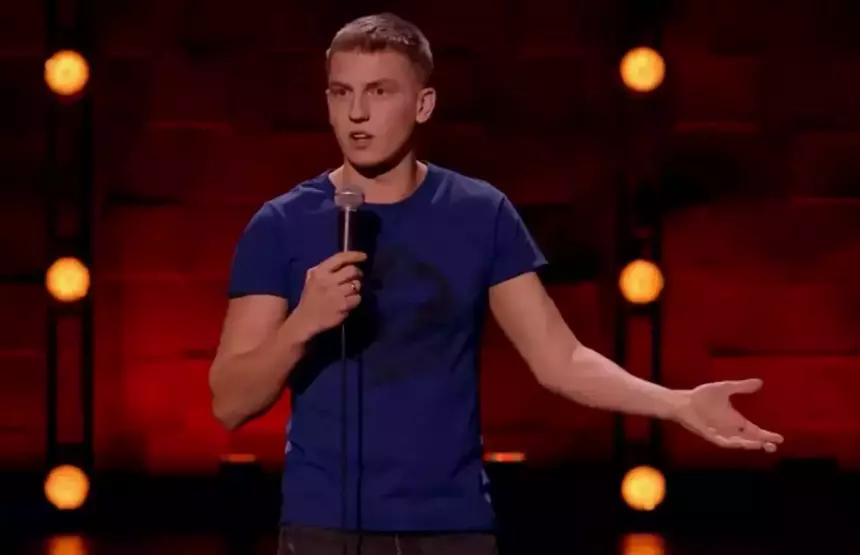 «Очень сильно получаю по башке»: стендапер Алексей Щербаков разбился на машине в Японии