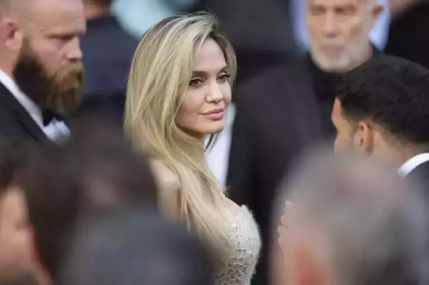 Пыталась многое сохранить в тайне: суд обязал Джоли предоставить личные переписки