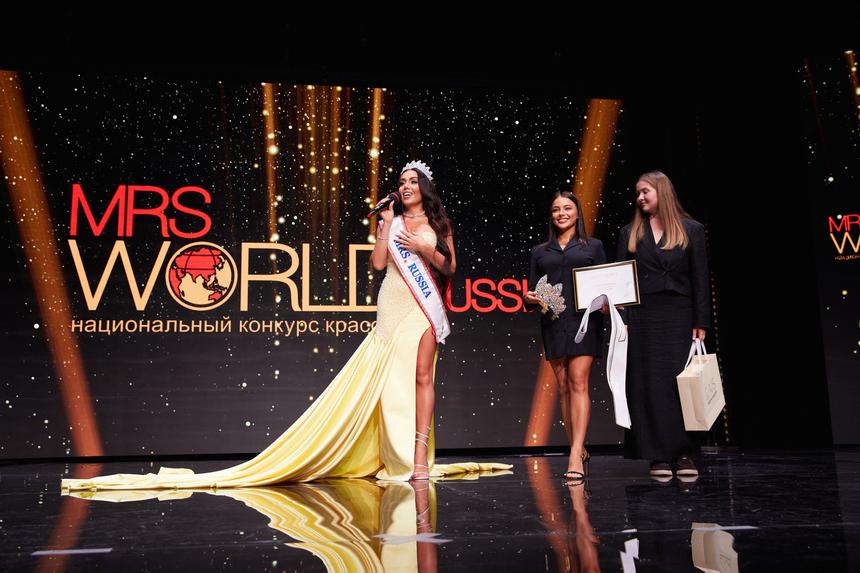 «Мне может быть больно, но я продолжаю цвести»: певица DINARA о музыкальной карьере, спорте, бизнесе и материнстве