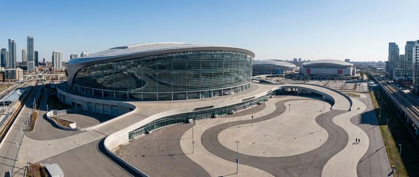 «Девочки в шоке»: 20-летний певец Ваня Дмитриенко впервые замахнулся на два главных стадиона страны