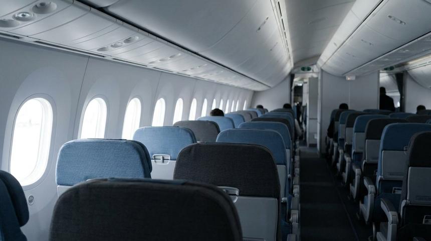 «На высоте может случиться тромбоз»: врач объяснил, что произошло с дирижером Стадлером в самолете