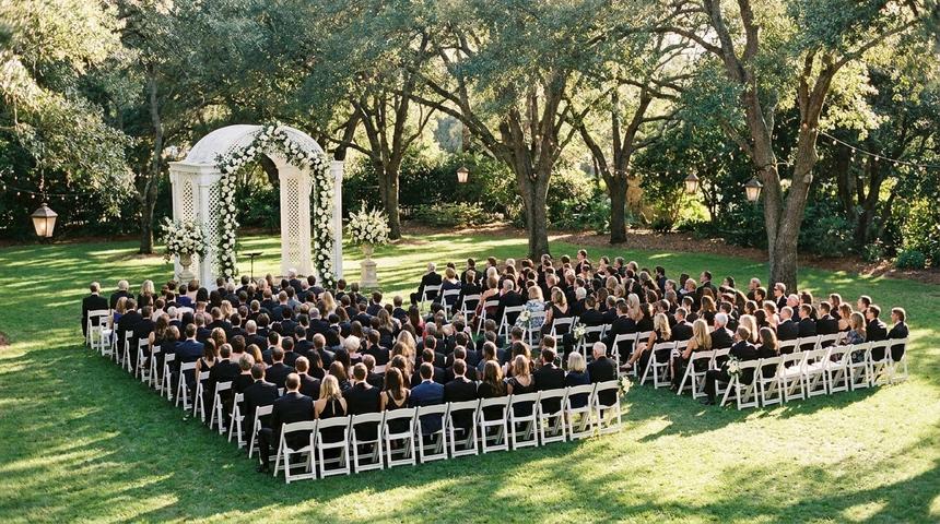 «Среди гостей были Том Хэнкс и Алек Болдуин»: звёзды сериала «Пацаны» Джек Куэйд и Клаудия Думит сыграли свадьбу