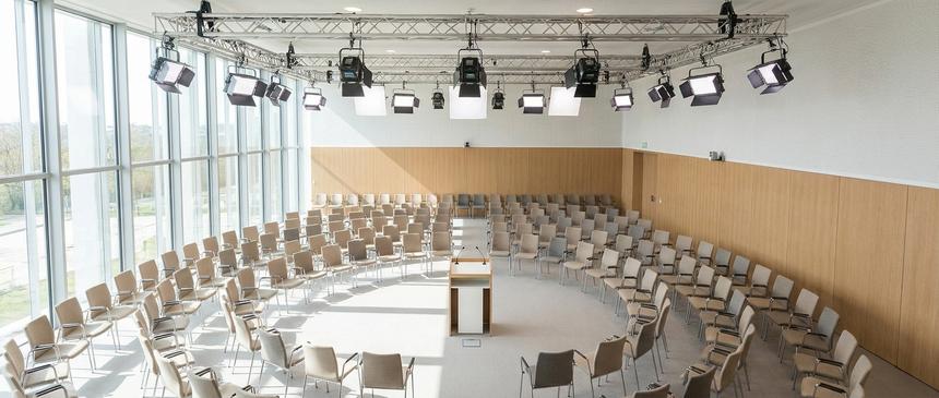 «Я никогда не покидала Россию»: Манижа опровергла слухи об эмиграции и донатах ВСУ